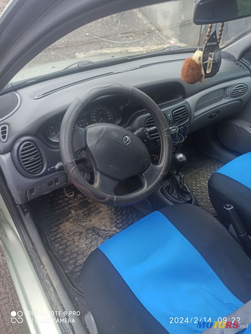 2001' Renault Megane photo #2