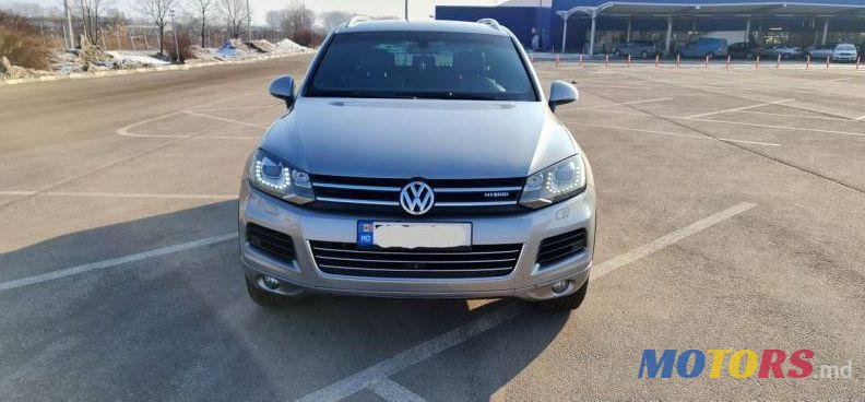 2012' Volkswagen Touareg photo #3