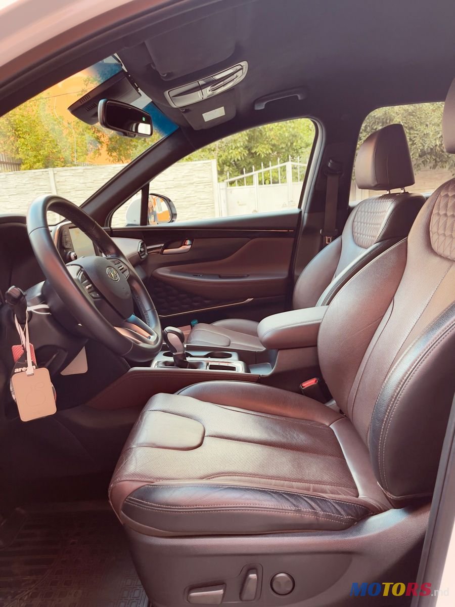 2019' Hyundai Santa Fe photo #5