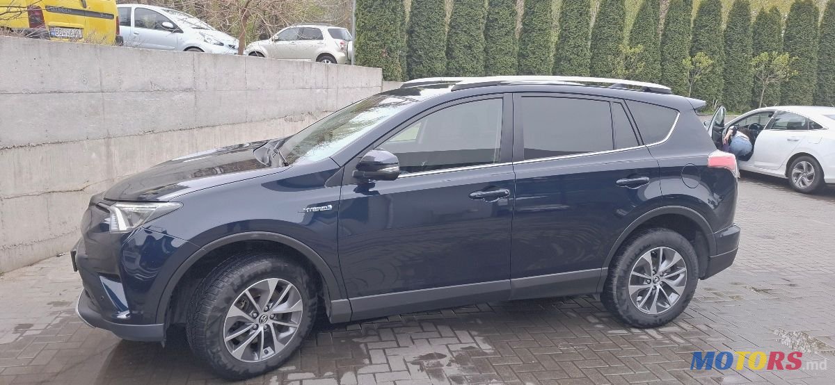 2017' Toyota RAV4 photo #3