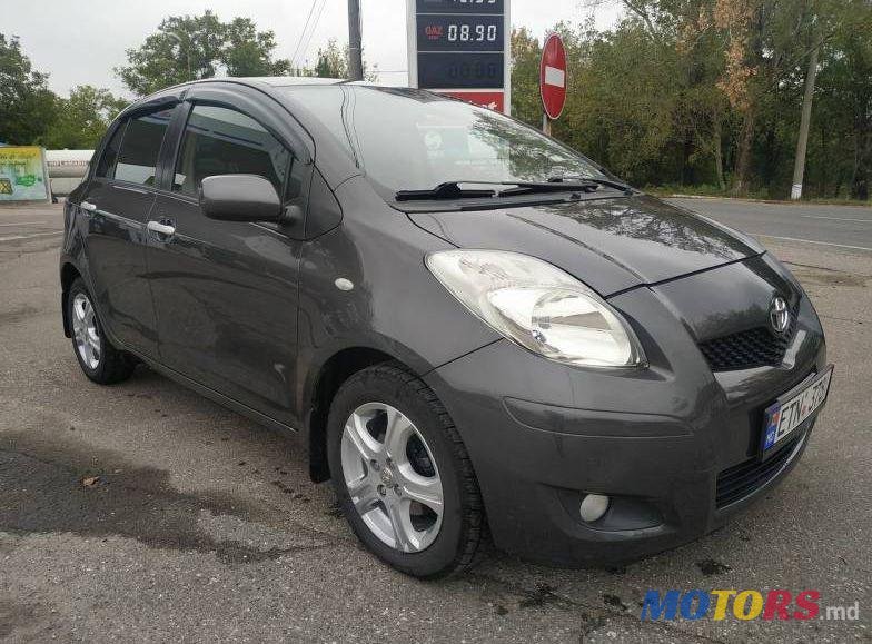 2011' Toyota Yaris photo #1