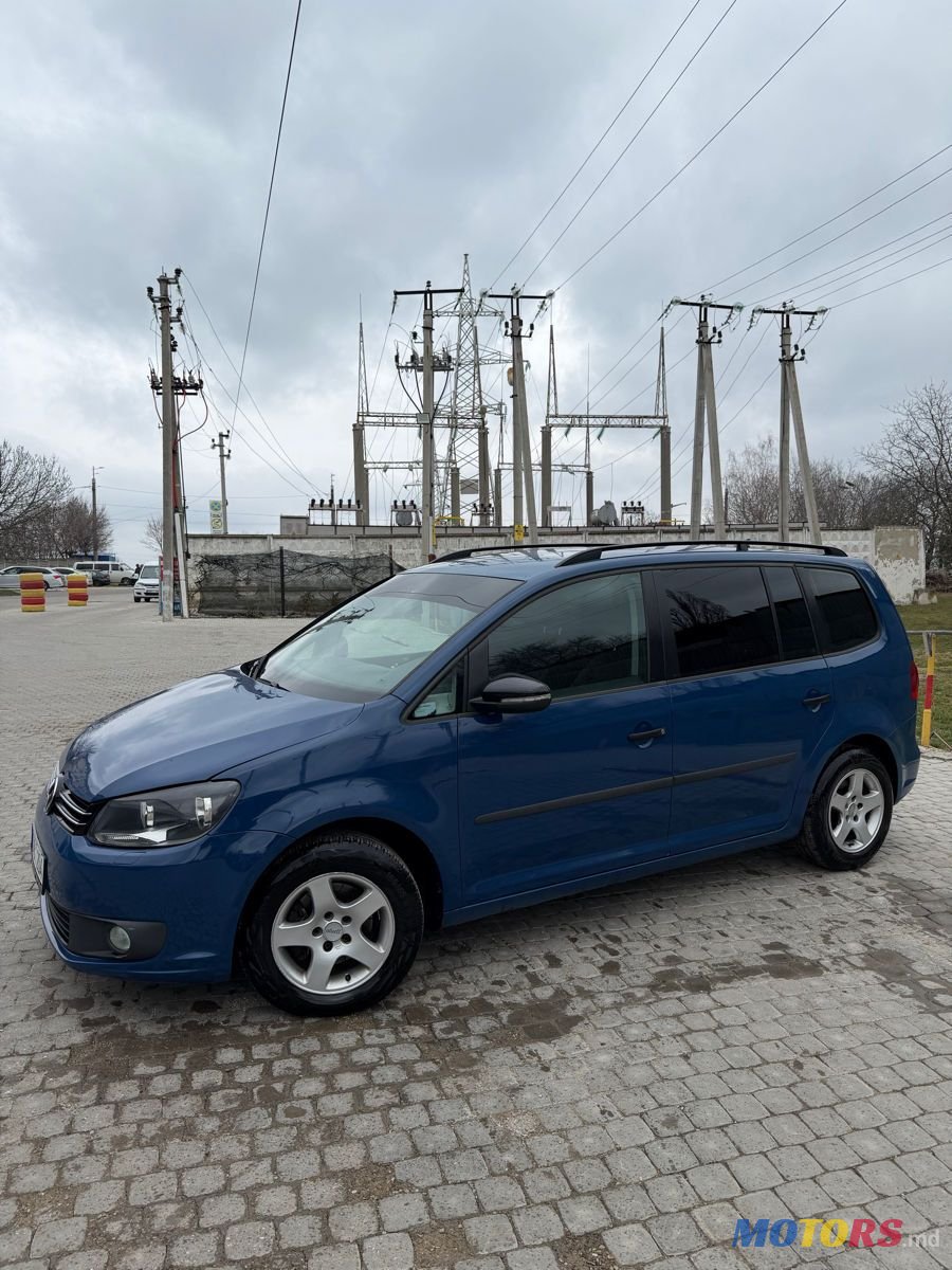 2011' Volkswagen Touran photo #2