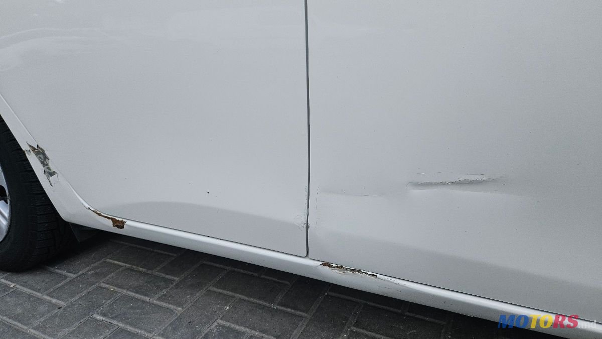 2013' Toyota Auris photo #5
