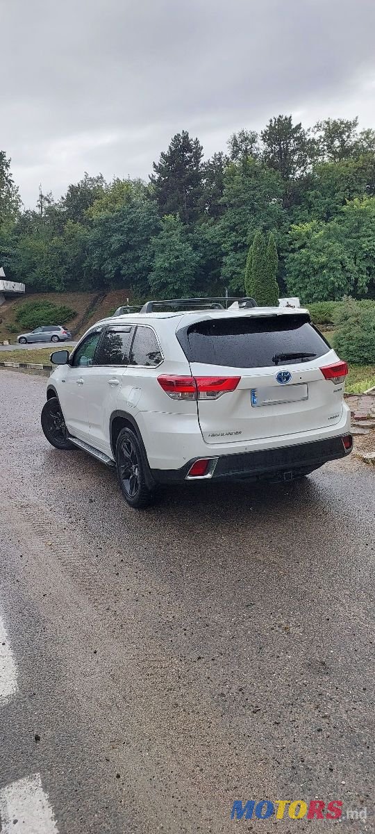 2017' Toyota Highlander photo #3