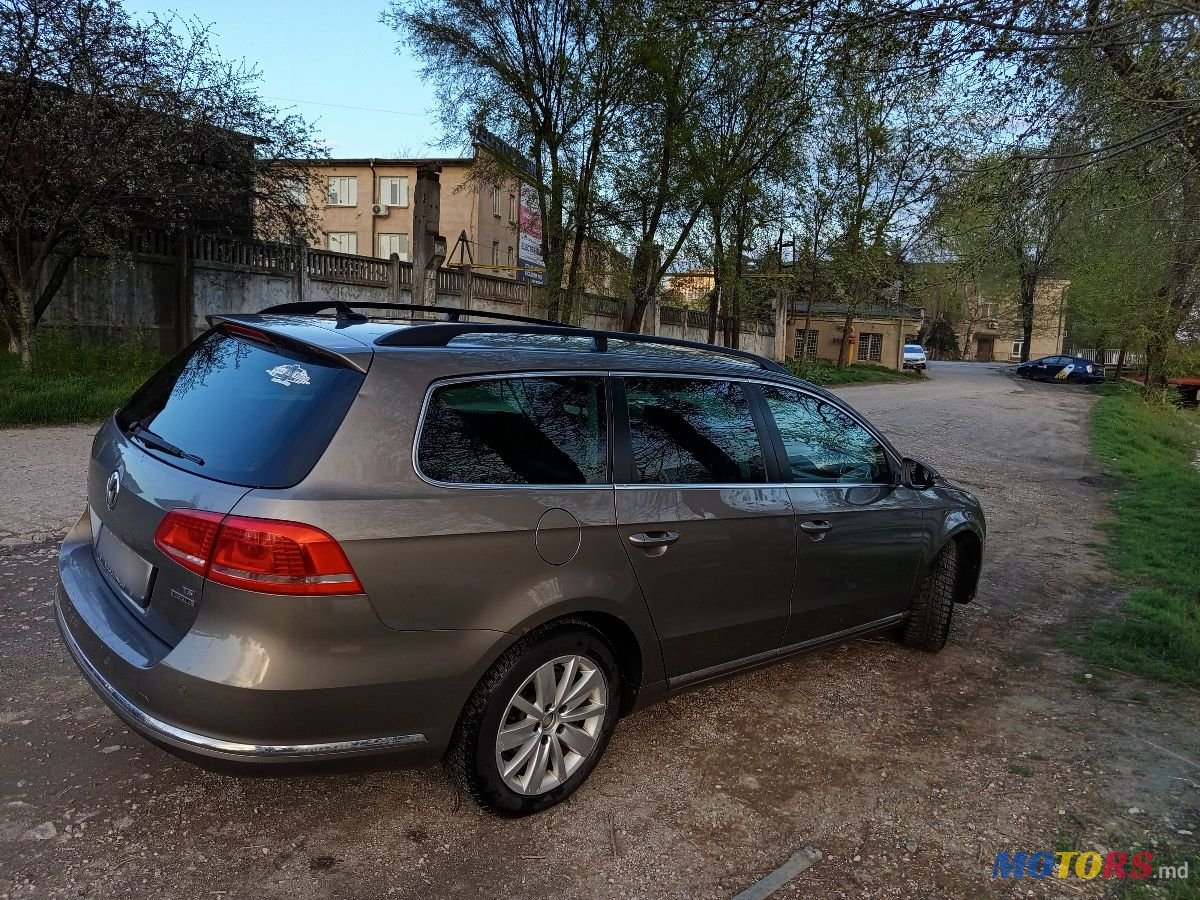 2011' Volkswagen Passat photo #4