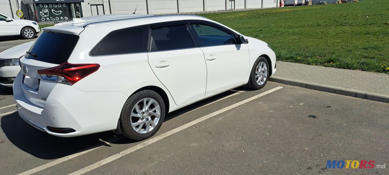 2015' Toyota Auris photo #3