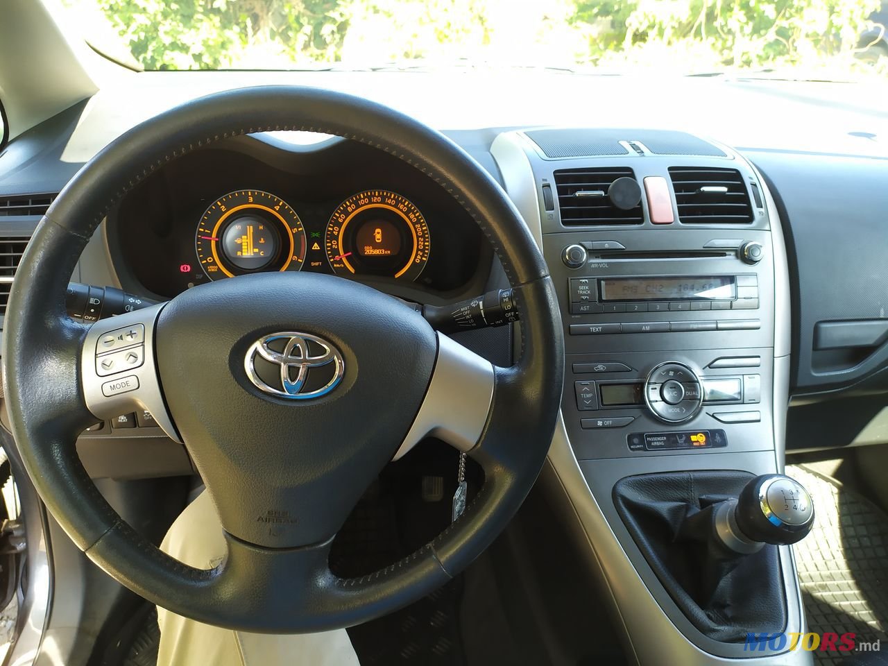 2007' Toyota Auris photo #5