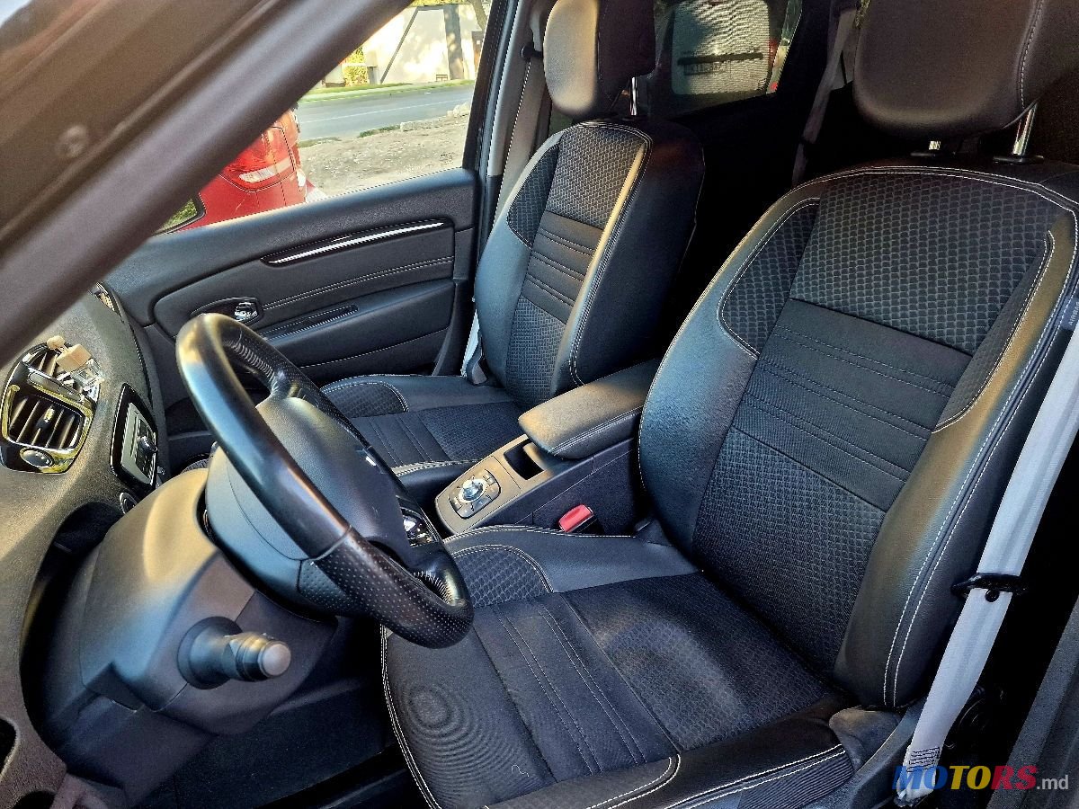 2015' Renault Grand Scenic photo #2