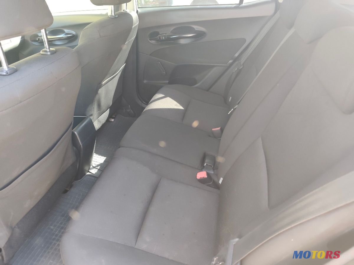 2009' Toyota Auris photo #6