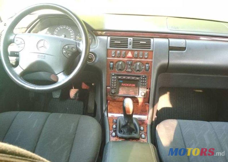 2000' Mercedes-Benz E photo #1