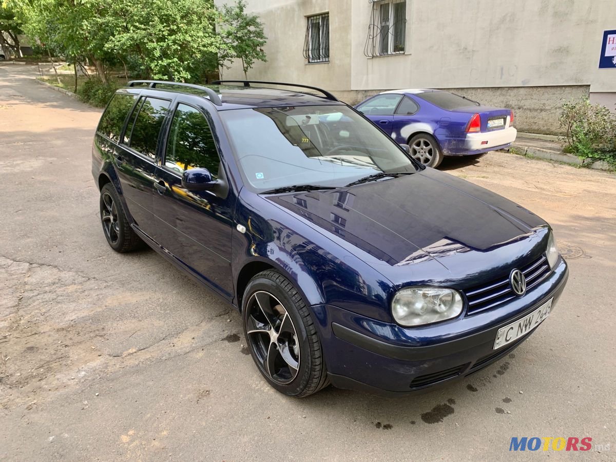 2002' Volkswagen Golf photo #1