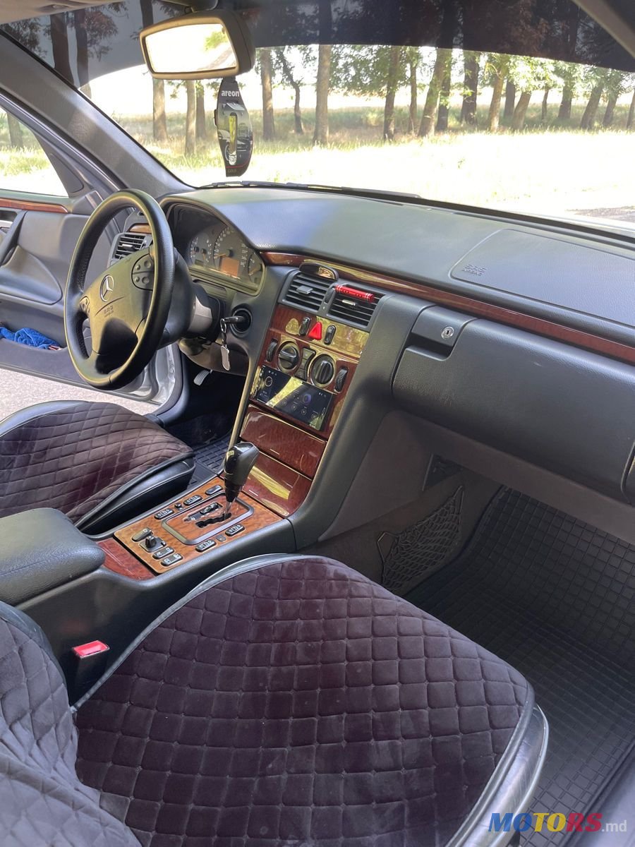2001' Mercedes-Benz E-Class photo #6