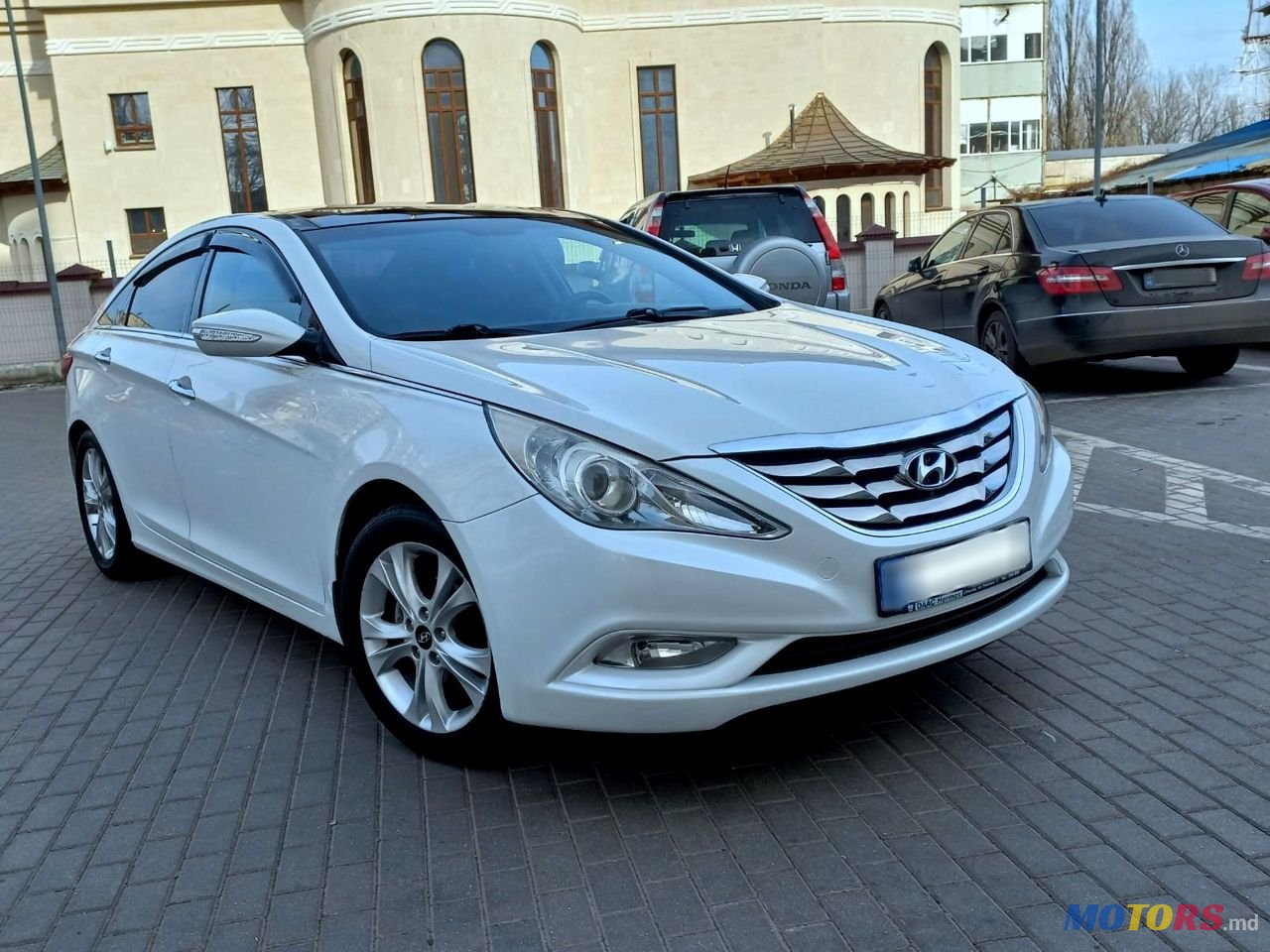 2011' Hyundai Sonata photo #2