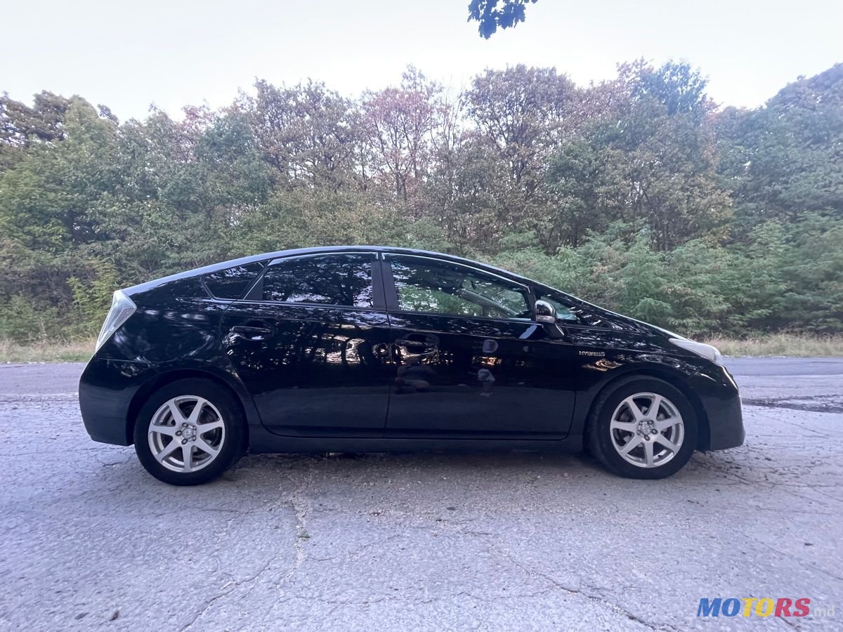 2012' Toyota Prius photo #2