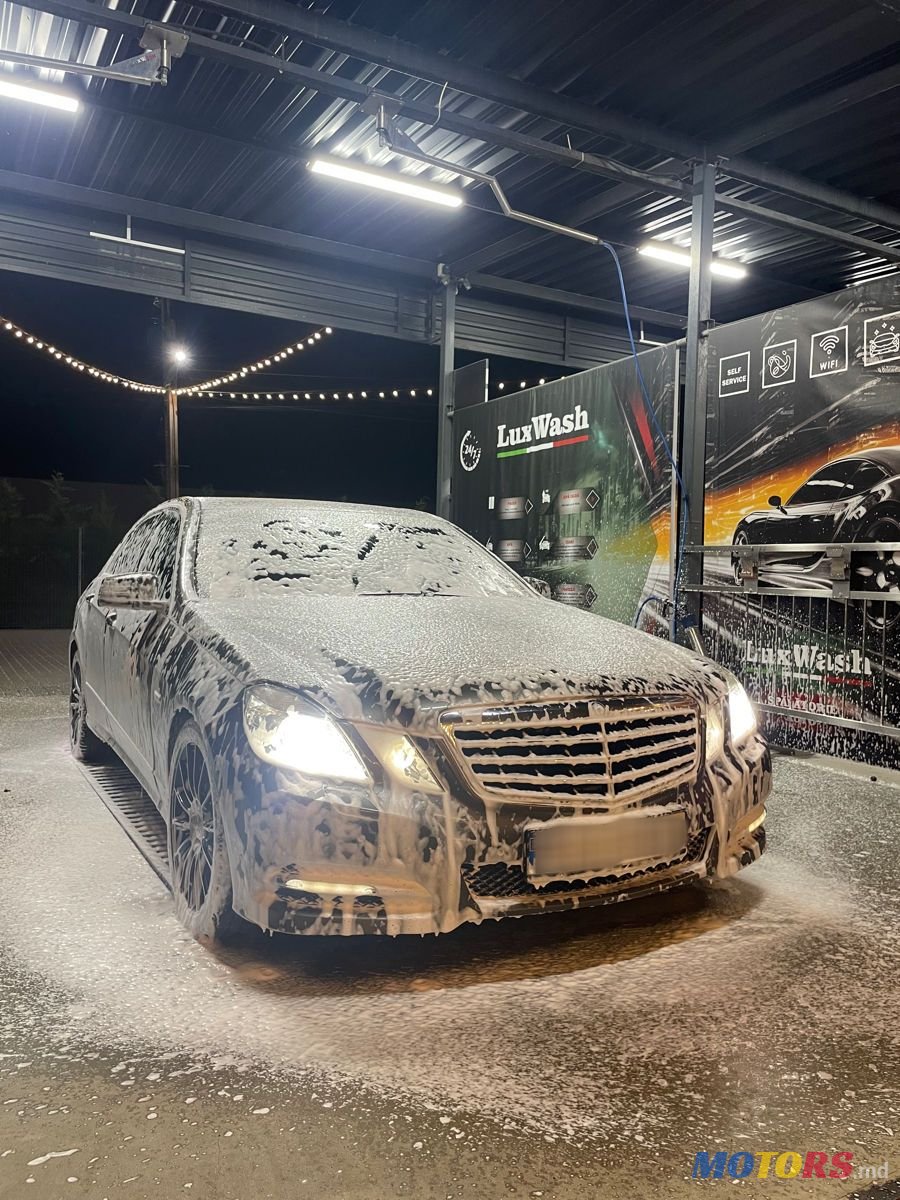 2011' Mercedes-Benz E-Class photo #5