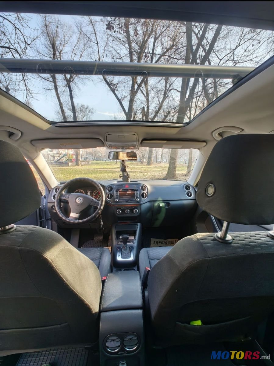 2010' Volkswagen Tiguan photo #6