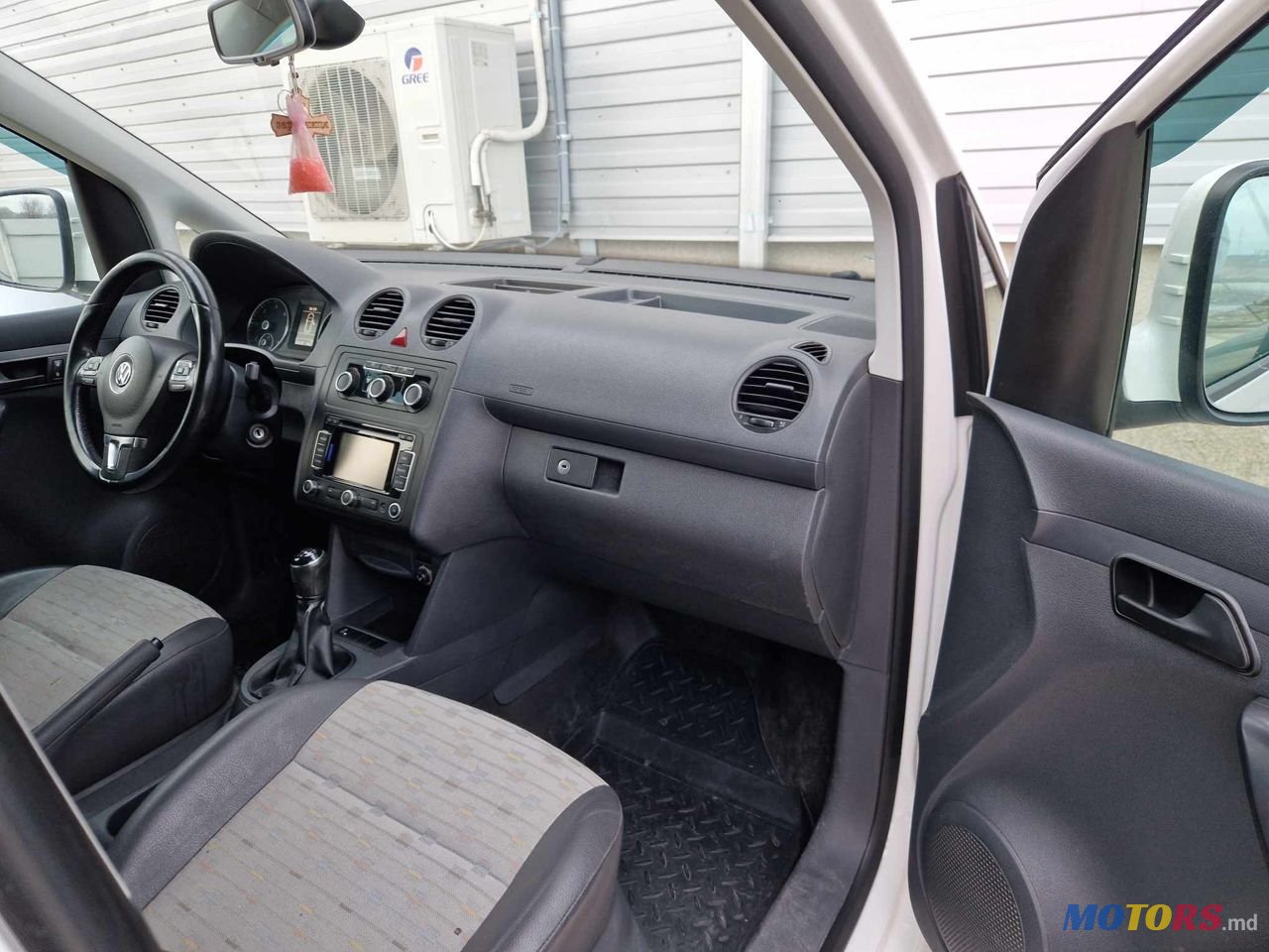 2013' Volkswagen Caddy photo #6