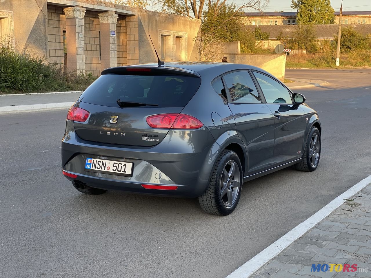 2011' SEAT Leon photo #1