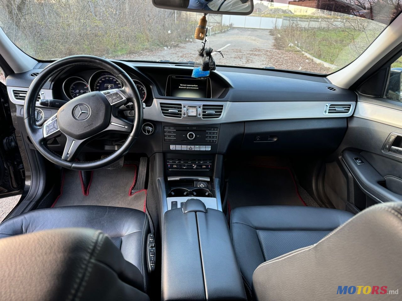 2015' Mercedes-Benz E-Class photo #5
