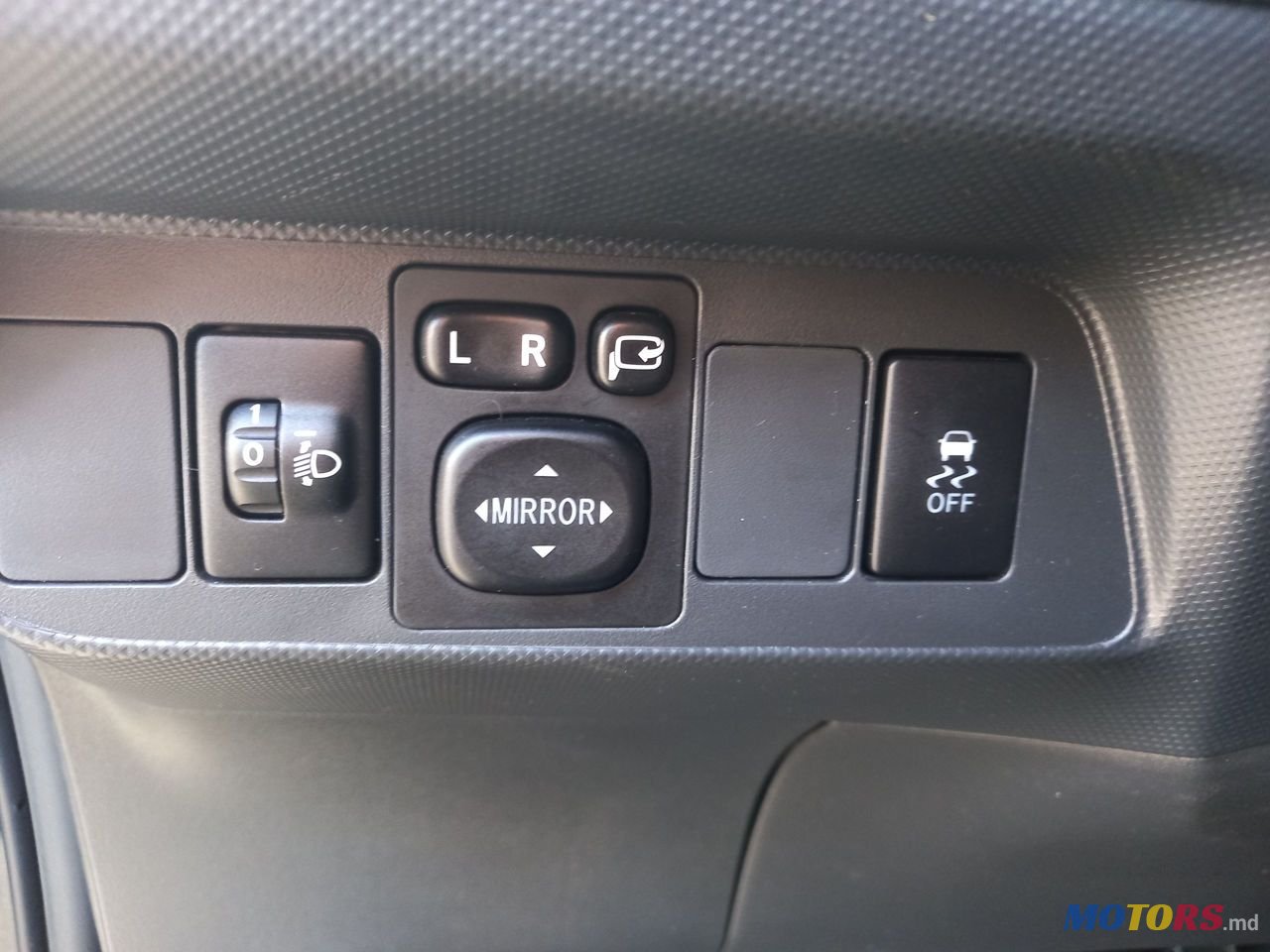 2012' Toyota Auris photo #6