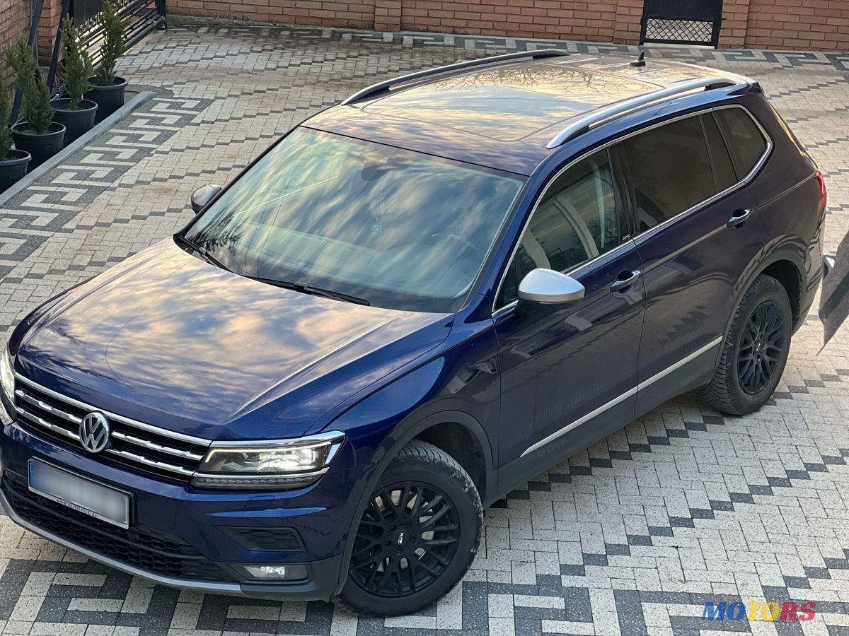 2021' Volkswagen Tiguan photo #2