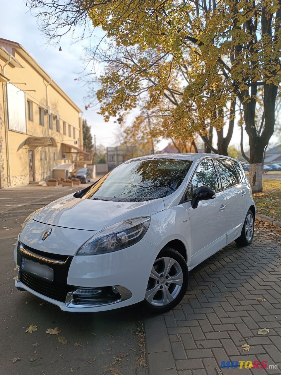 2012' Renault Scenic photo #1
