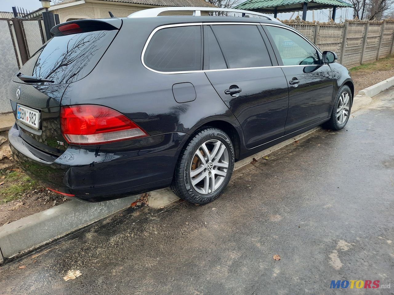 2009' Volkswagen Golf photo #5