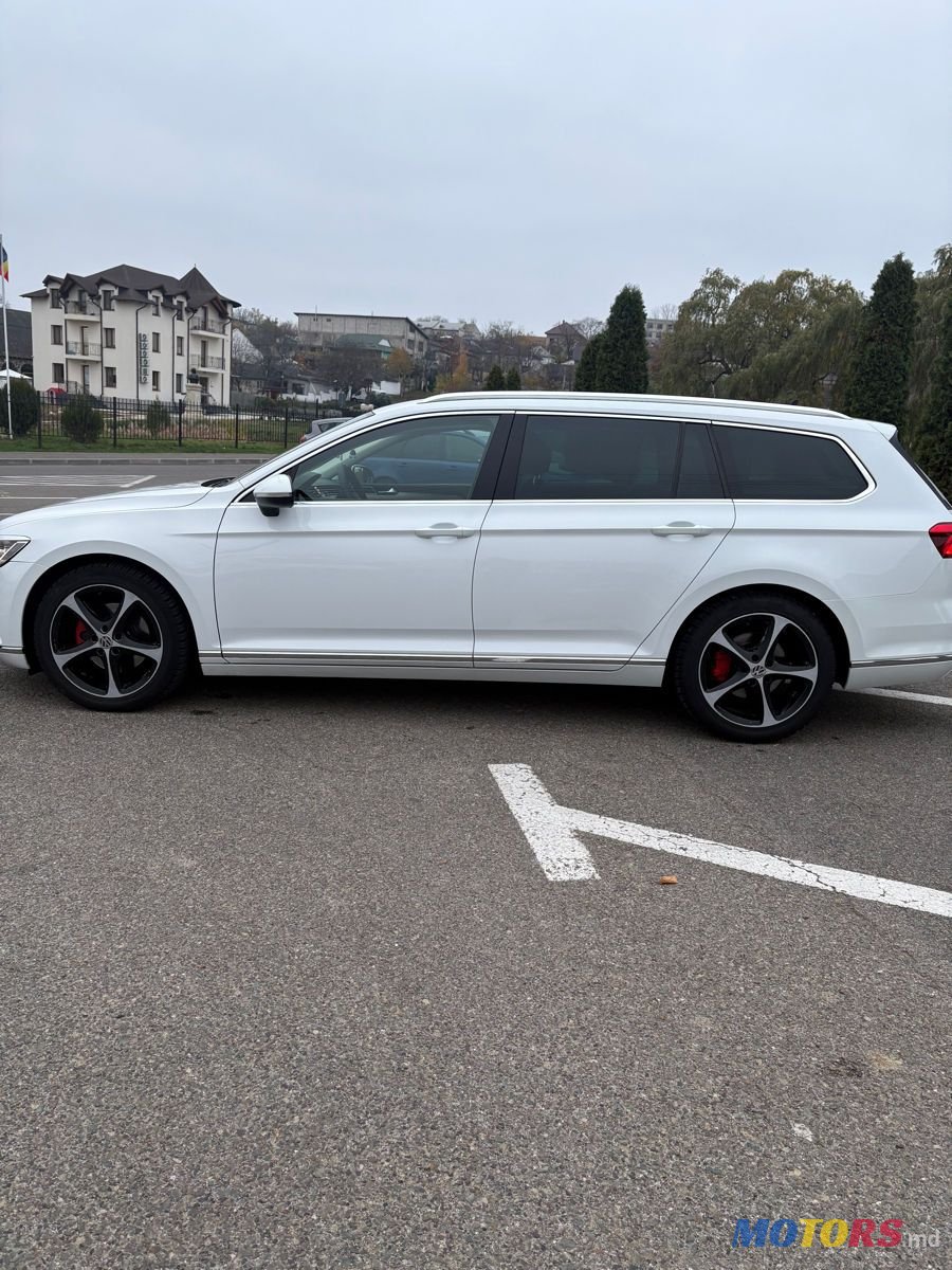 2017' Volkswagen Passat photo #5