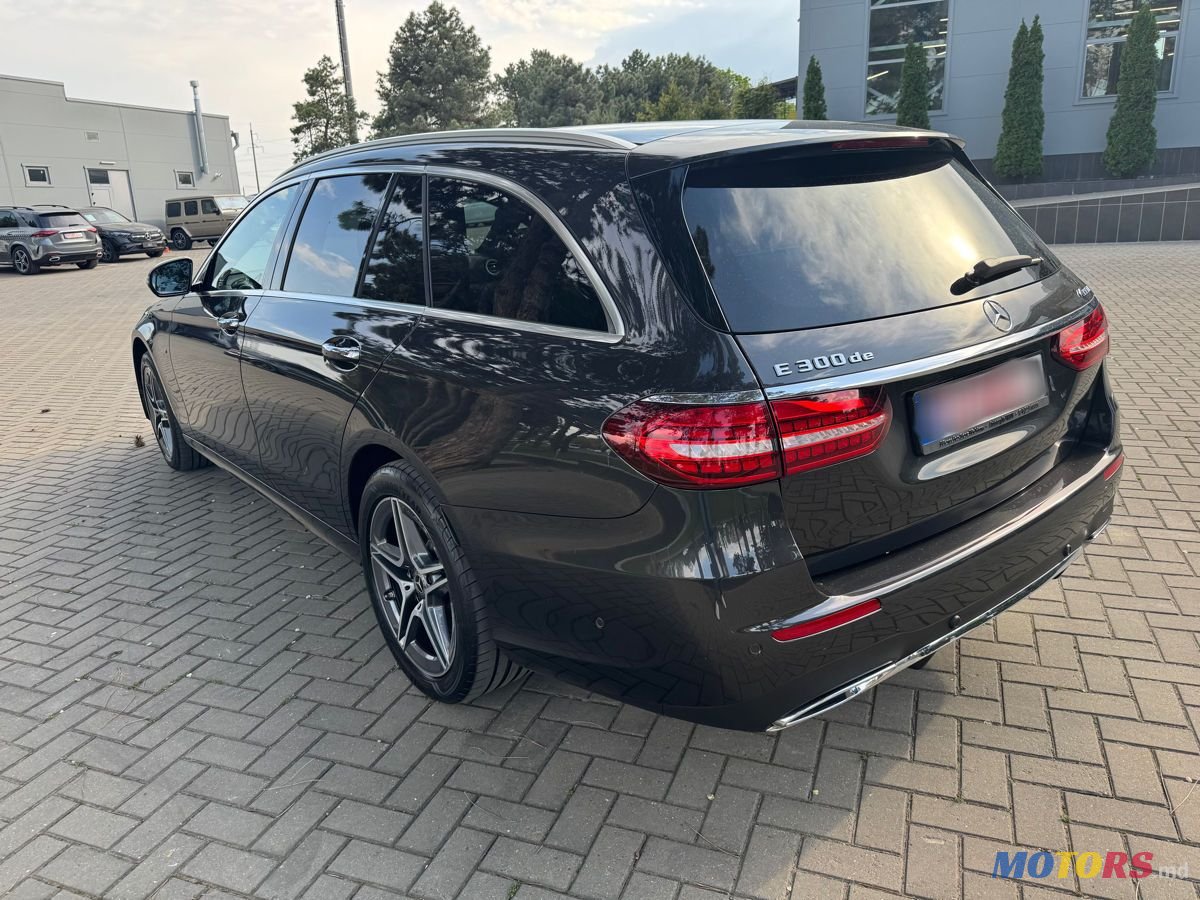 2021' Mercedes-Benz E-Class photo #2