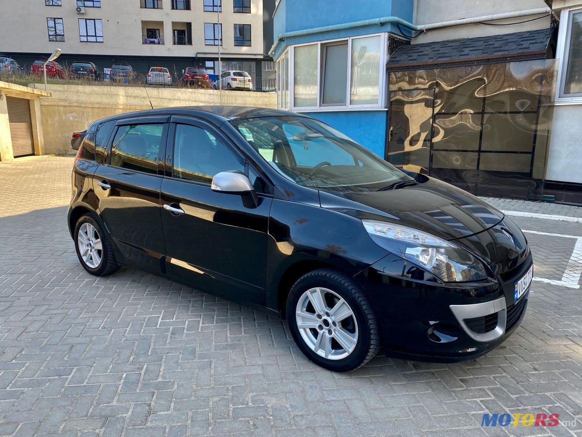 2011' Renault Scenic photo #4