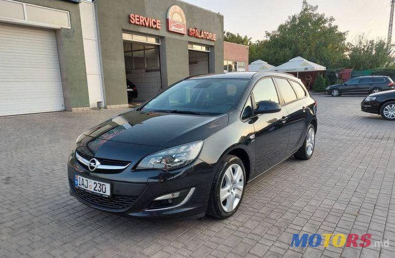 2013' Opel Astra photo #4