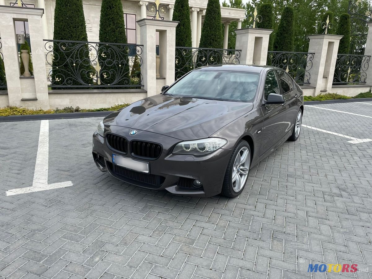 2011' BMW 5 Series photo #1