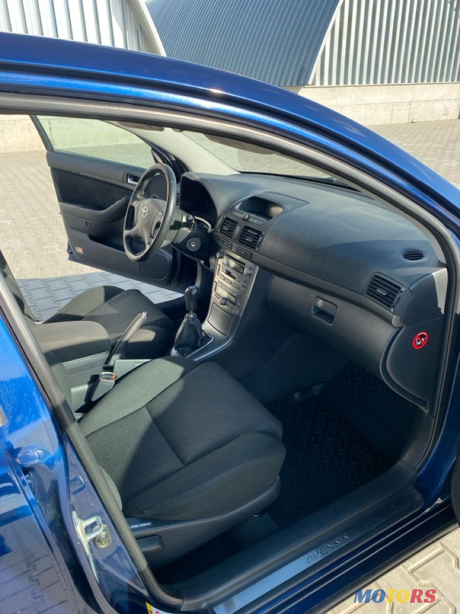 2005' Toyota Avensis photo #5