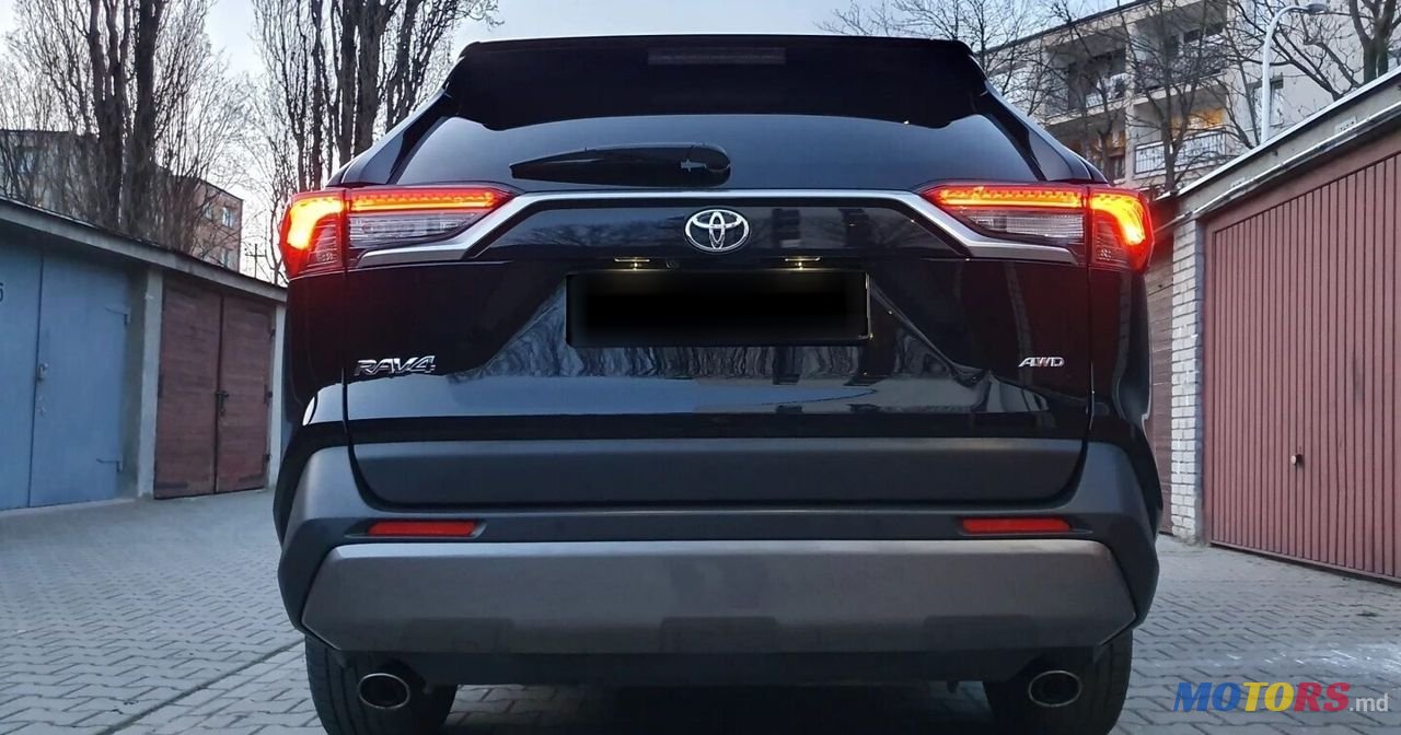 2019' Toyota RAV4 photo #5