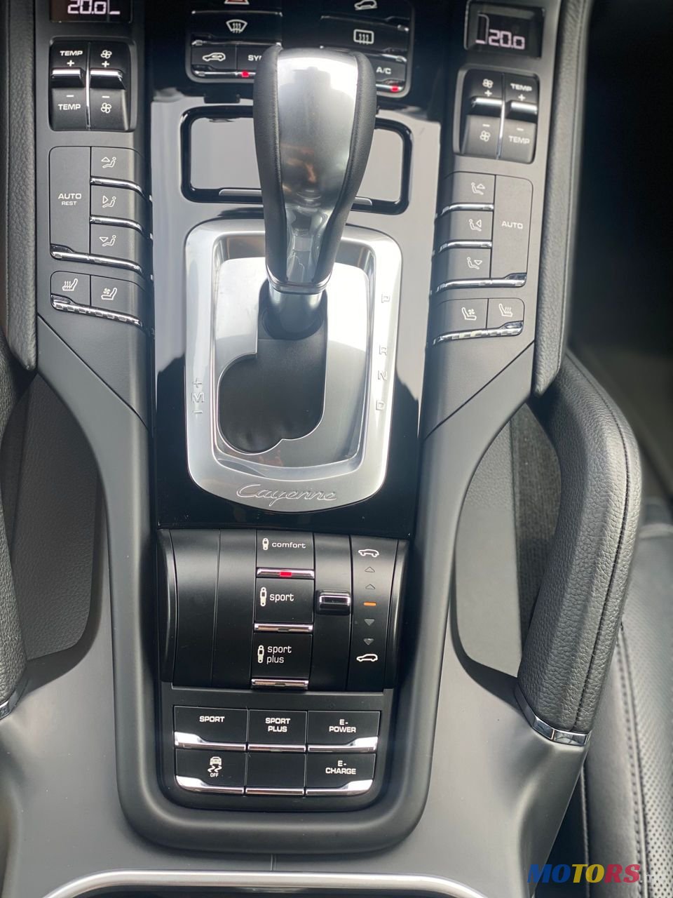 2015' Porsche Cayenne photo #6