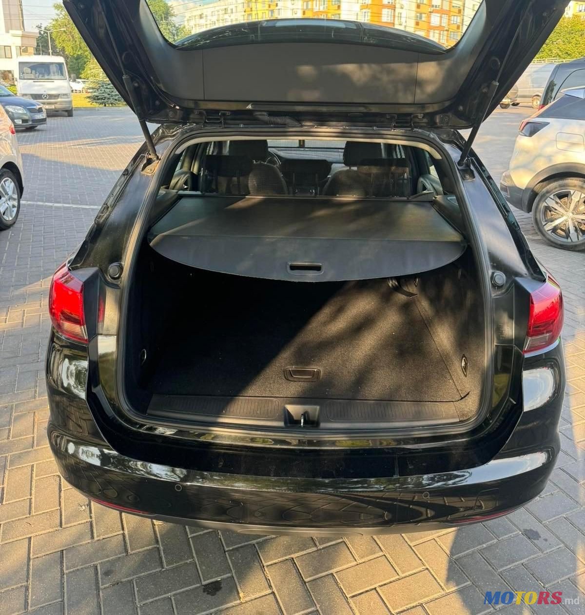 2020' Opel Astra photo #5