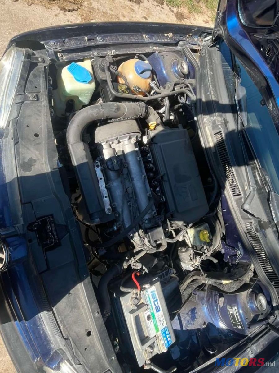 2002' Volkswagen Golf photo #3