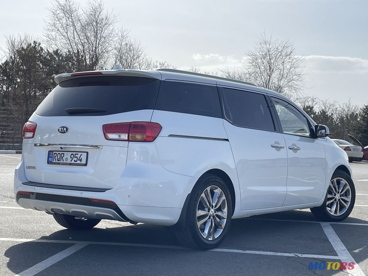 2015' Kia Carnival photo #3