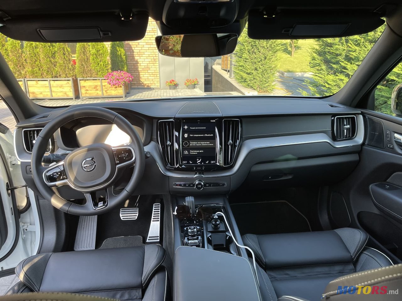 2020' Volvo XC60 photo #5