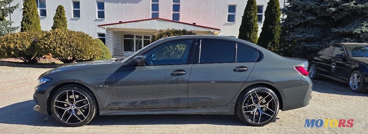 2022' BMW 3 Series photo #3