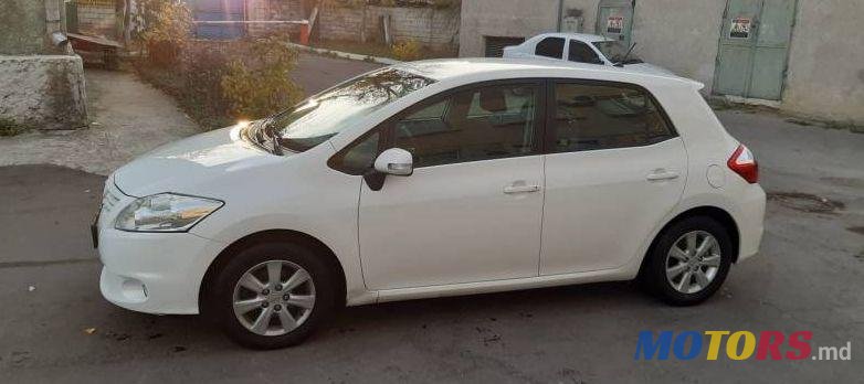 2012' Toyota Auris photo #1