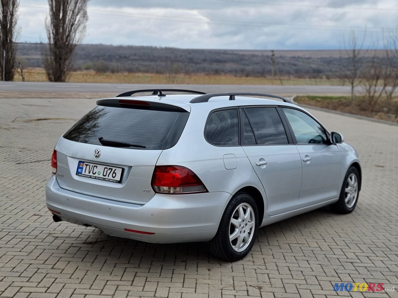2011' Volkswagen Golf photo #3
