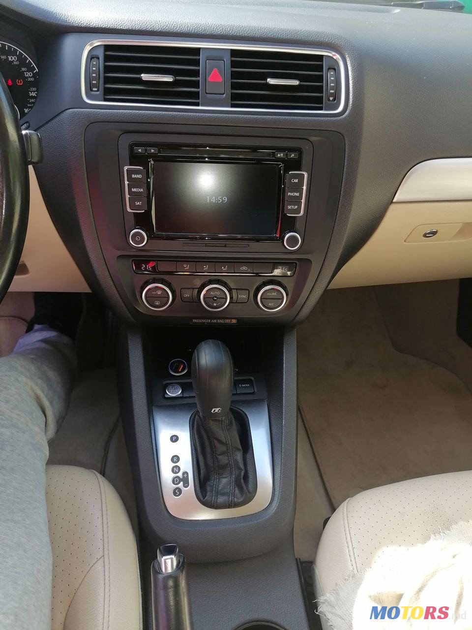 2013' Volkswagen Jetta photo #2