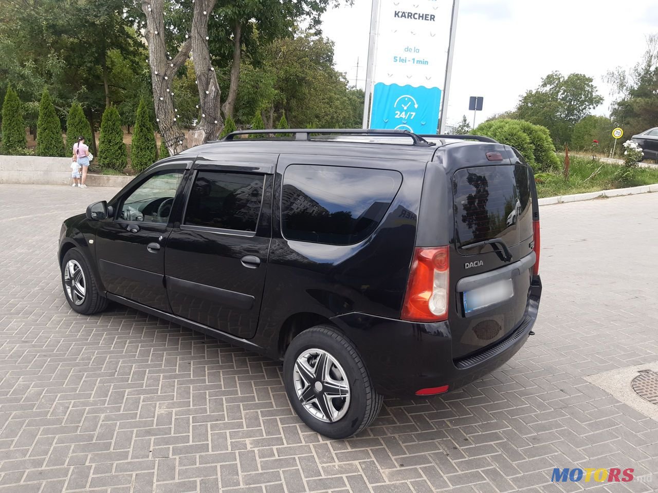 2009' Dacia Logan Mcv photo #3