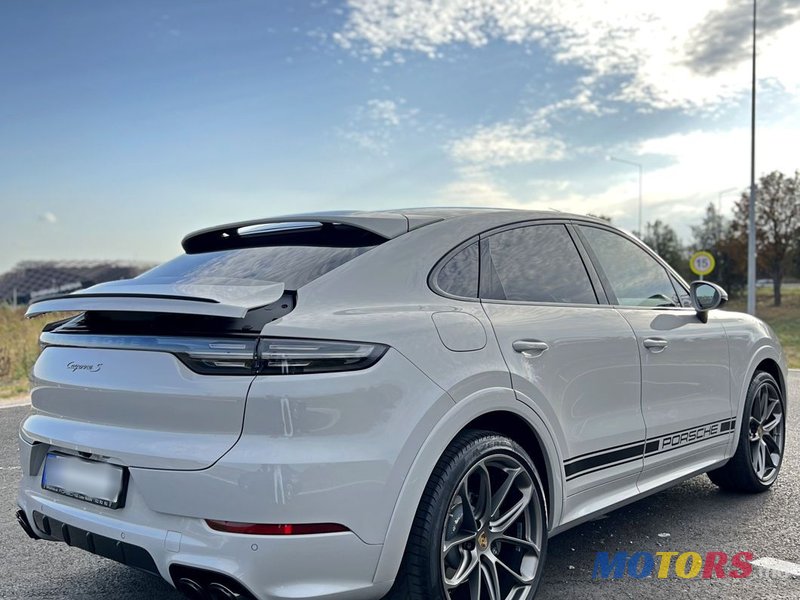 2019' Porsche Cayenne Coupe photo #3