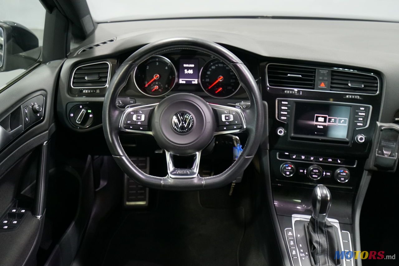2015' Volkswagen Golf photo #5