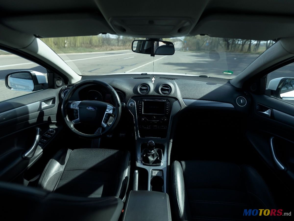 2011' Ford Mondeo photo #2