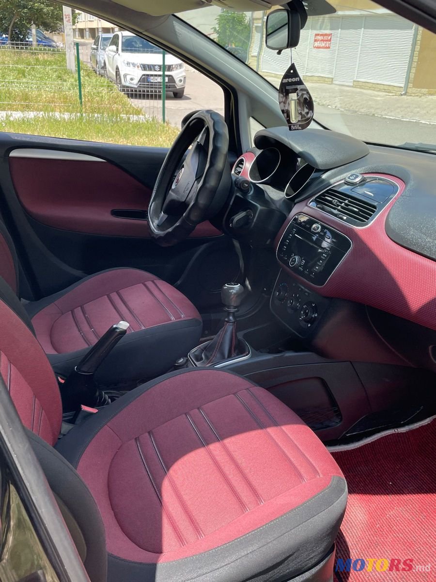 2012' Fiat Punto photo #3