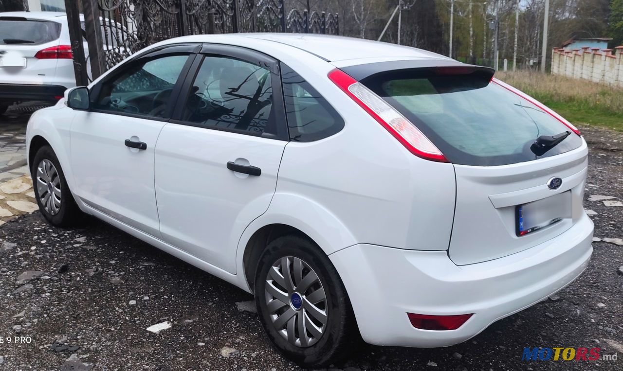 2010' Ford Focus photo #5