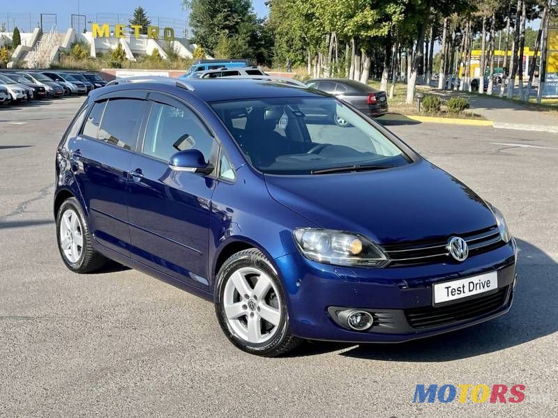 2011' Volkswagen Golf Plus photo #3